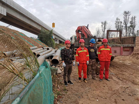 致敬堅(jiān)守崗位的每一位勞動(dòng)者